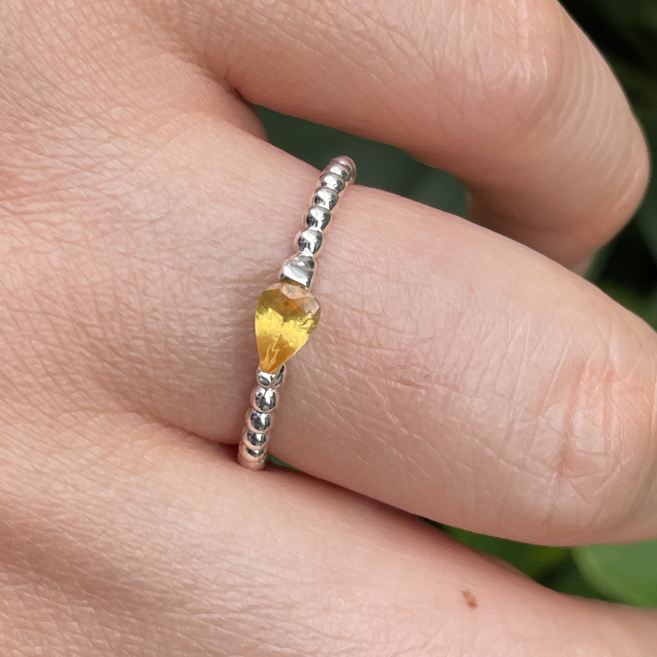 イエロー　サファイア　0.4ct　しずく　2点留め　シルバーSV925リング