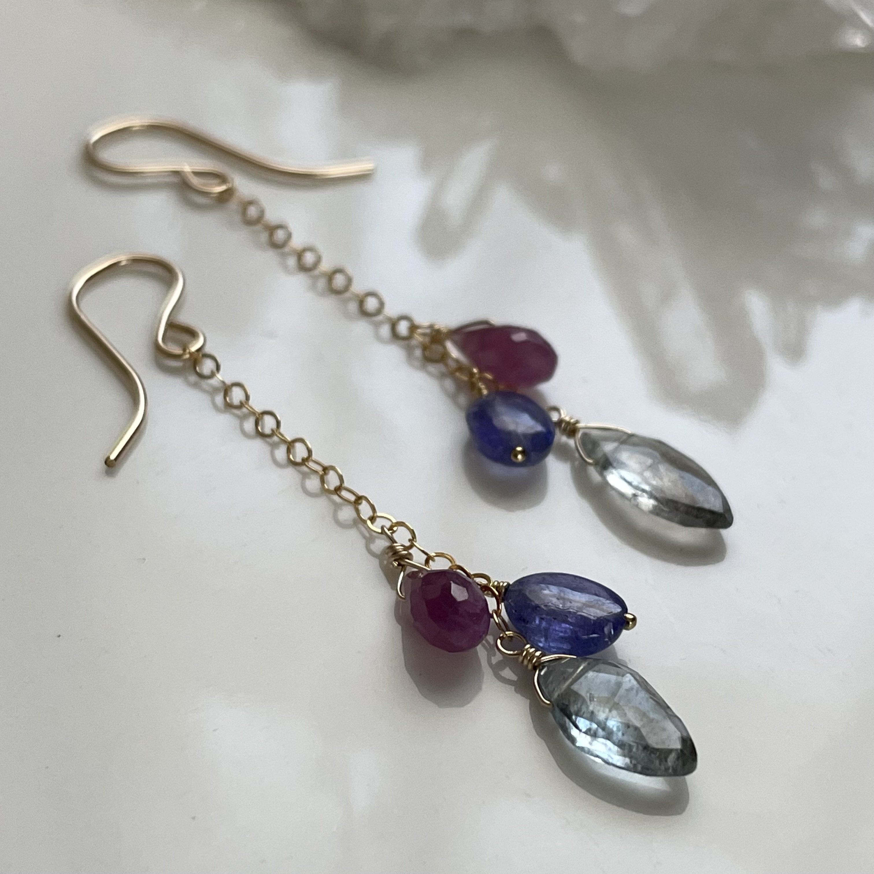 14kgf モスアクアマリン×タンザナイト×ルビー ロング ピアス／イヤリング