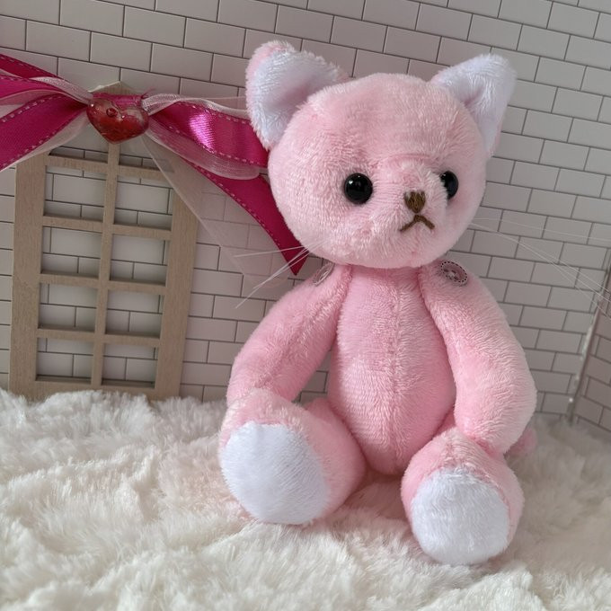 ベビーピンクのねこちゃん