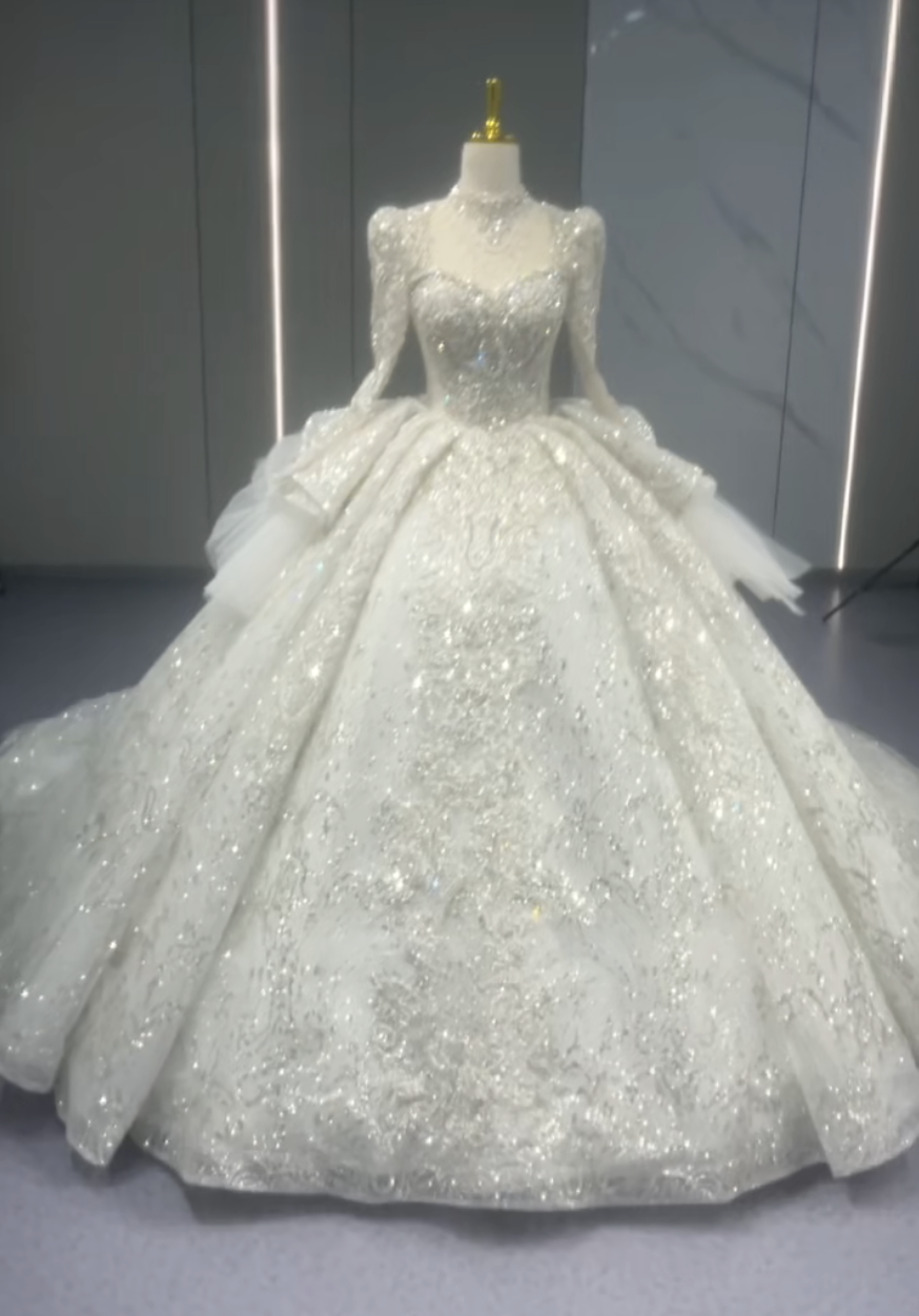 新作　スクエアネック　長袖　チュール　キラキラ　贅沢高級感溢れる　ブライダル　ウェディングドレス韓国風　海外挙式ビーズ