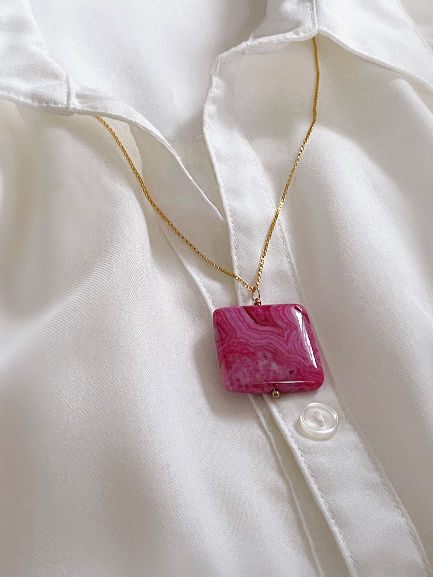 ローズストーンのロングネックレス　限定品