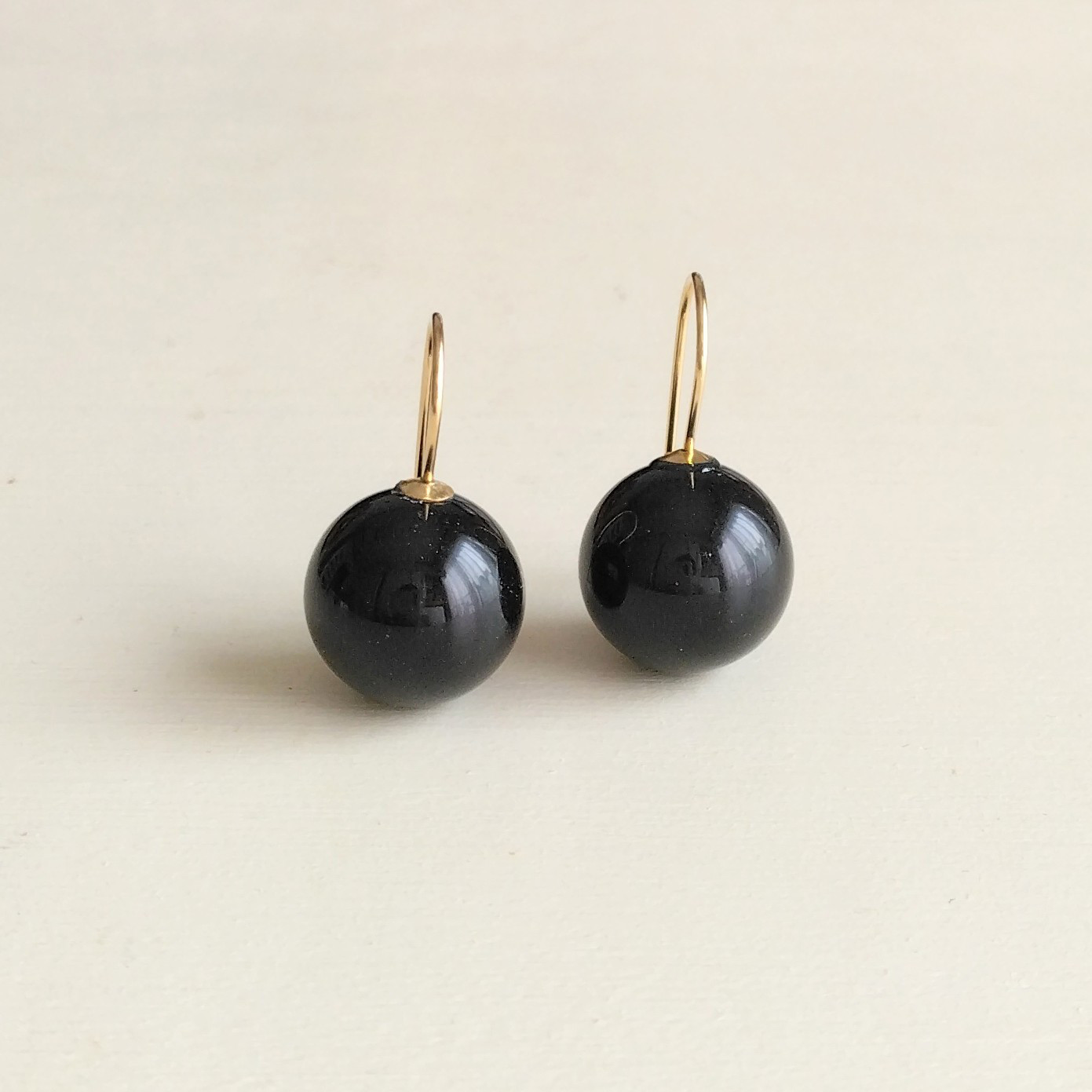 ブラックオニキスキャンディピアス（14ｋｇｆ）