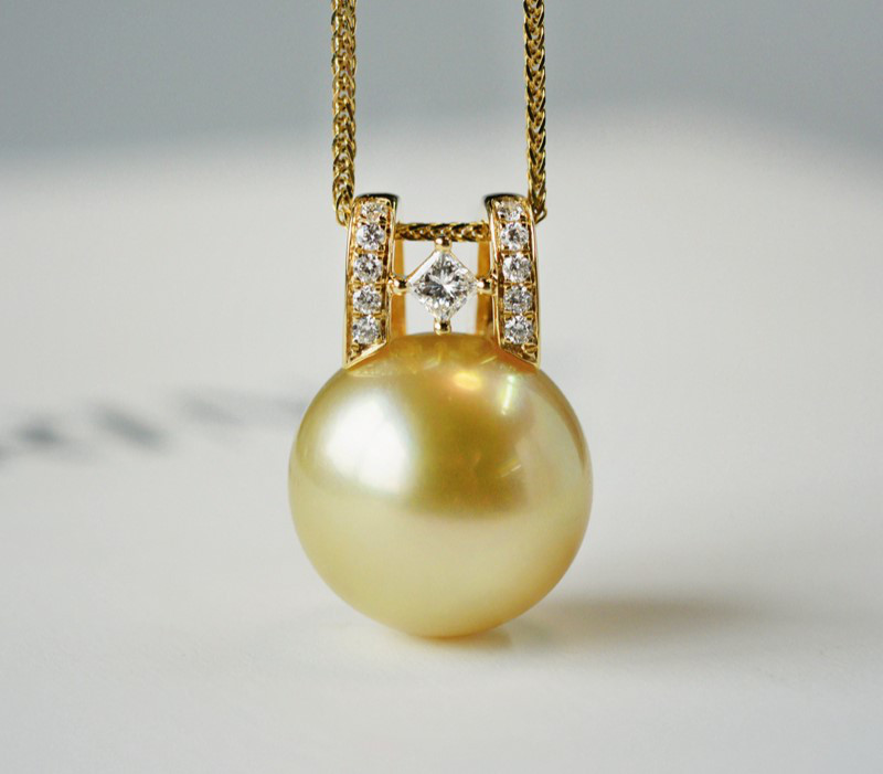 ルミナサンセットゴールド 13-14mm 南洋真珠 18Kゴールドペンダントネックレス。Junjingコレクションの、用途が広く