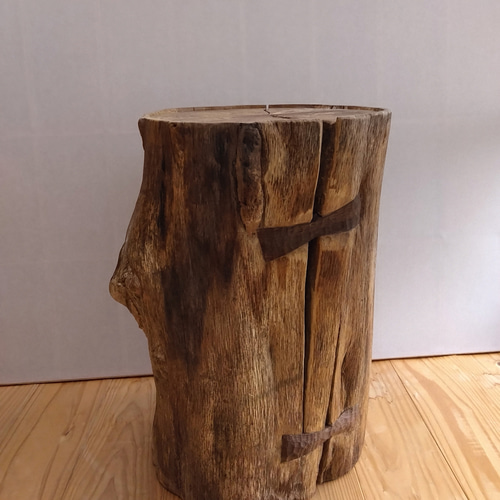 しっかり丸太椅子 ～樫の丸太スツール・サイドテーブル・ディスプレイ