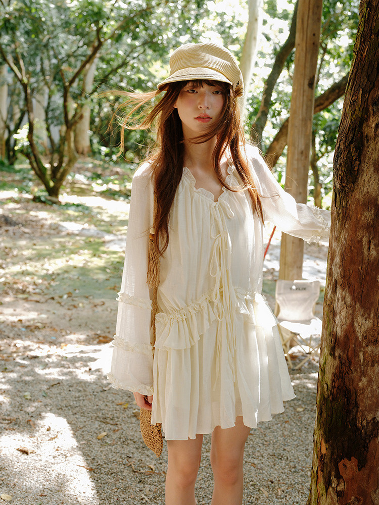 秋用ベージュロングスリーブリボン付きワンピース