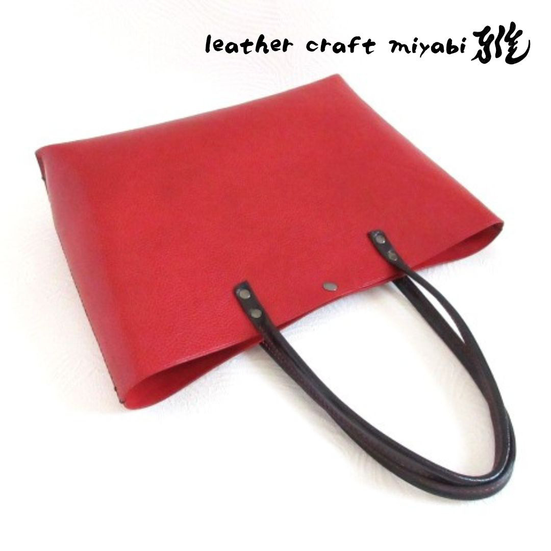 ワイドなA４対応サイズ♪《牛革》シュリンク・レッド×ブラック・ハンドソーイングトート0402