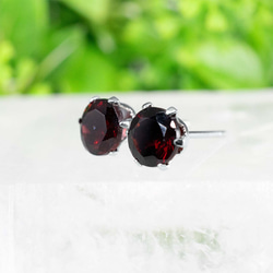 モザンビークガーネット・ピアス　6mm（1ペア） 3枚目の画像