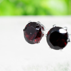 モザンビークガーネット・ピアス　6mm（1ペア） 2枚目の画像