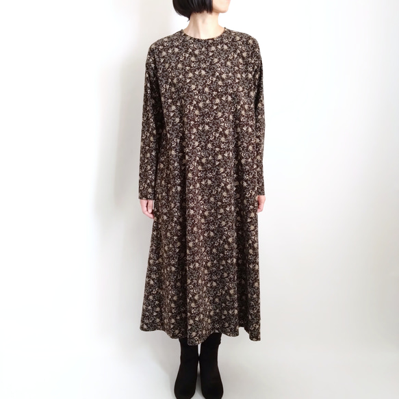 再販！× 10  新色！ボタニカルコーデュロイのワンピース  ブラウン 2枚目の画像