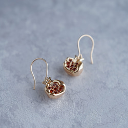 秋の実り／柘榴のピアス（イヤリング） 1枚目の画像