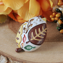 猫のブローチ　秋拾い「落ち葉ねこ」 2枚目の画像