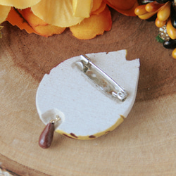 猫のブローチ　秋拾い「落ち葉ねこ」 3枚目の画像