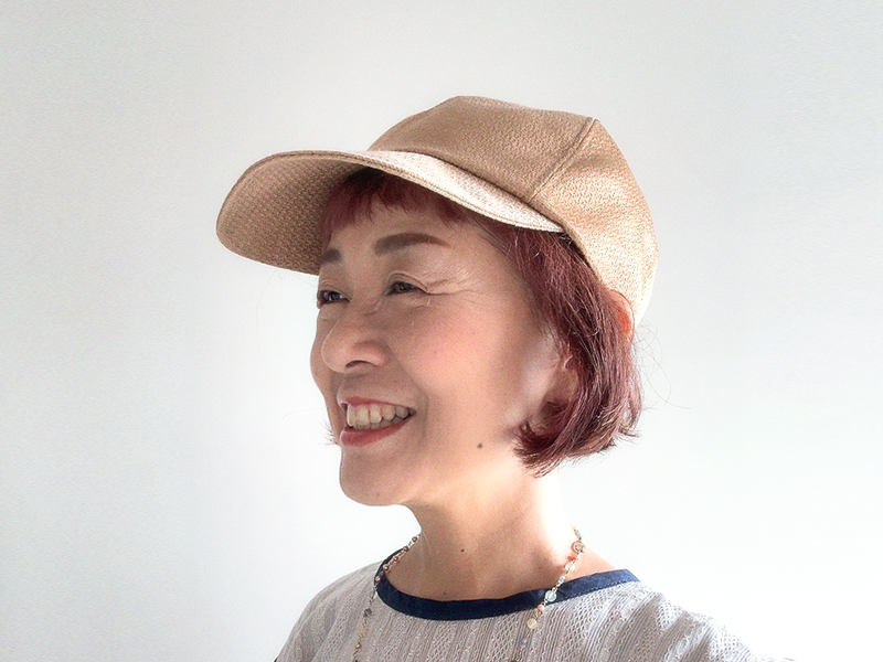 【即納品】合わせやすいキャメル◎カジュアル過ぎない女性らしいキャップ・キラキラボタンブローチ付き