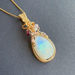 レインボームーンストーン ペンダントトップ ワイヤーラッピング