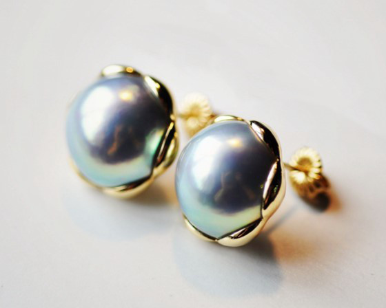 【ルミナ】13～15mm 日本製オーロラマベパール シルバーブルートーン 18Kゴールドセット ラージスタッドピアス 大きな花び