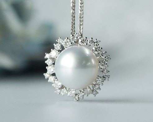 【ルミナ】11-12mm南洋オーストラリア産ホワイトパールネックレス、18Kホワイトゴールド、60ポイントダイヤモンドペンダント