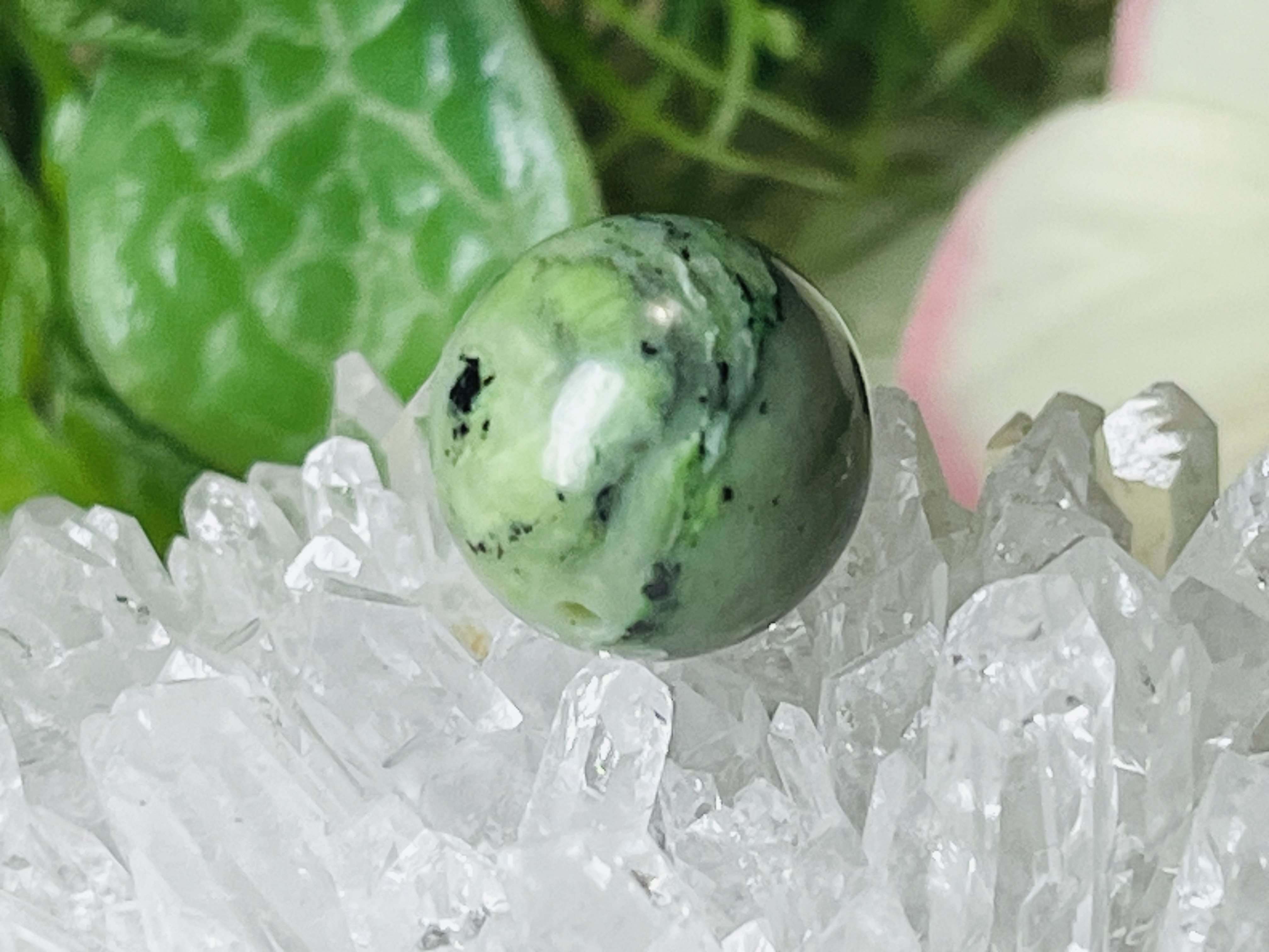 幻のヒスイ　北海道　日高翡翠　穴あき　丸玉　第三の翡翠