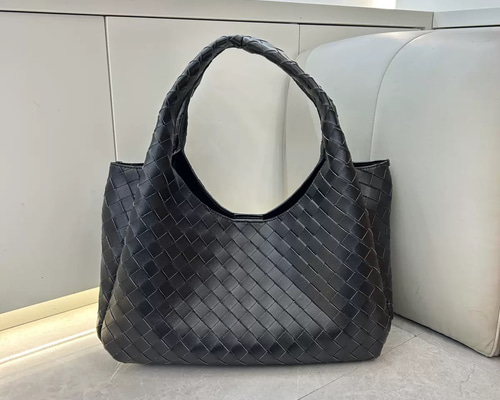 2025秋新作】本革 編み込みショルダーバッグ｜ブラック｜大容量