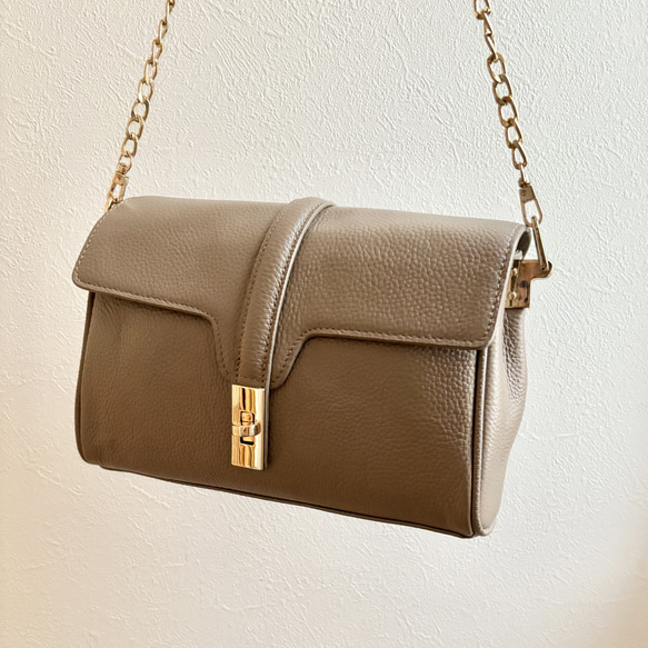 本革　エレガントデザインバッグ　2way ストラップ2本付き 12枚目の画像