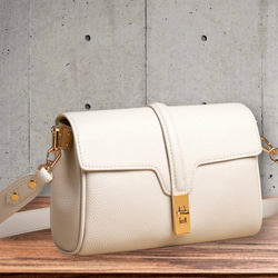 本革　エレガントデザインバッグ　2way ストラップ2本付き 4枚目の画像