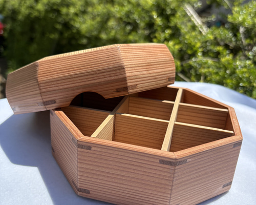 受注生産】杉と檜の八角形木箱（六寸）｜仕切り付き・菓子鉢／重箱