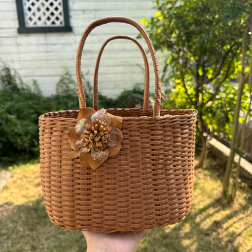 追いかけ編みのかごバッグ（大）【コサージュ付】 かごバッグ Yui Yui