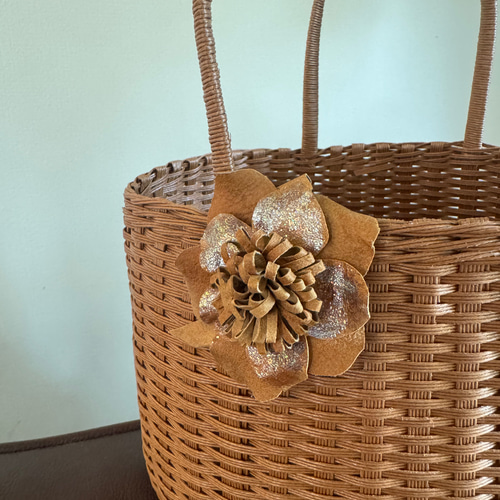 追いかけ編みのかごバッグ（大）【コサージュ付】 かごバッグ Yui Yui