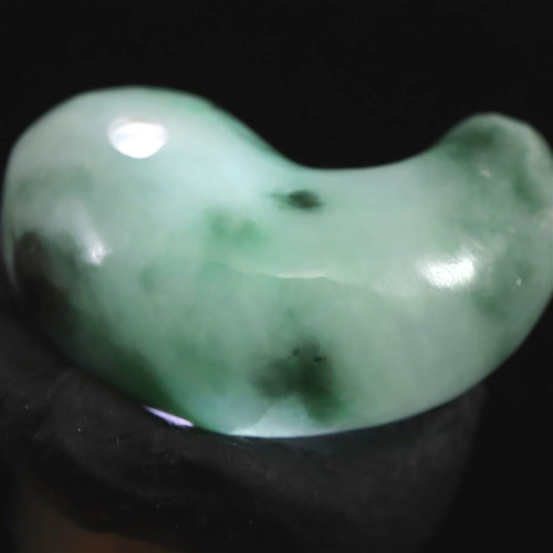 糸魚川翡翠 ヒスイ 小滝産 薄緑 30mm勾玉 ディレクトリカード付 13.80g