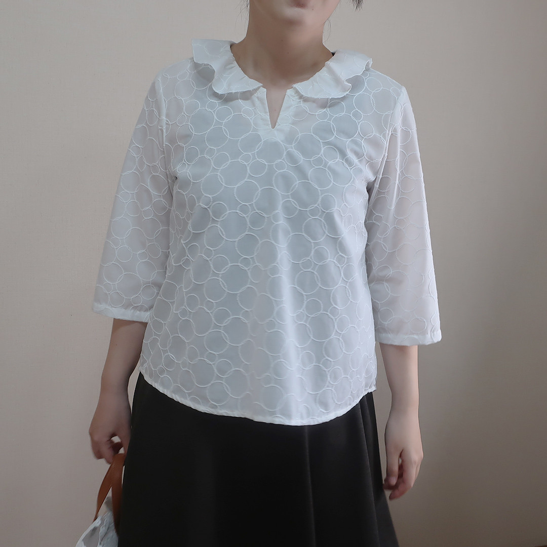 大人の抜け感 白い水玉レース 七分袖 ゆったり フリル襟ブラウス（コットン／オフ（白））