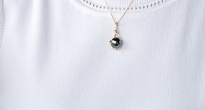 【ルミナ】11-12mmの高品質タヒチ黒海水真珠ネックレス、18Kゴールドダイヤモンドペンダント、音符シリーズ：ユニークなデザイ