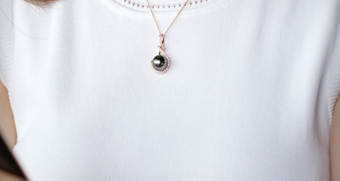 【ルミナ】11-12mmの高品質タヒチ黒海水真珠ネックレス、18Kゴールドダイヤモンドペンダント、音符シリーズ：ユニークなデザイ