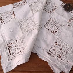 ハンガリー製　ハンドメイド　カロチャ刺繍　ドイリー　テーブルセンター ハンガリーの手仕事/ 可愛いカロチャ刺繍 テーブルセンター