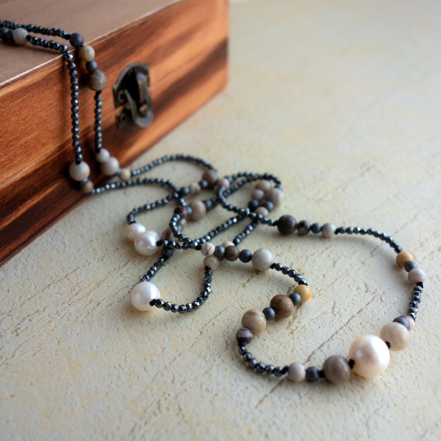 【送料無料】*Jaspe_ ジャスプ／銀灰色の美しいジャスパー*【シルクコードネックレス _98cm】