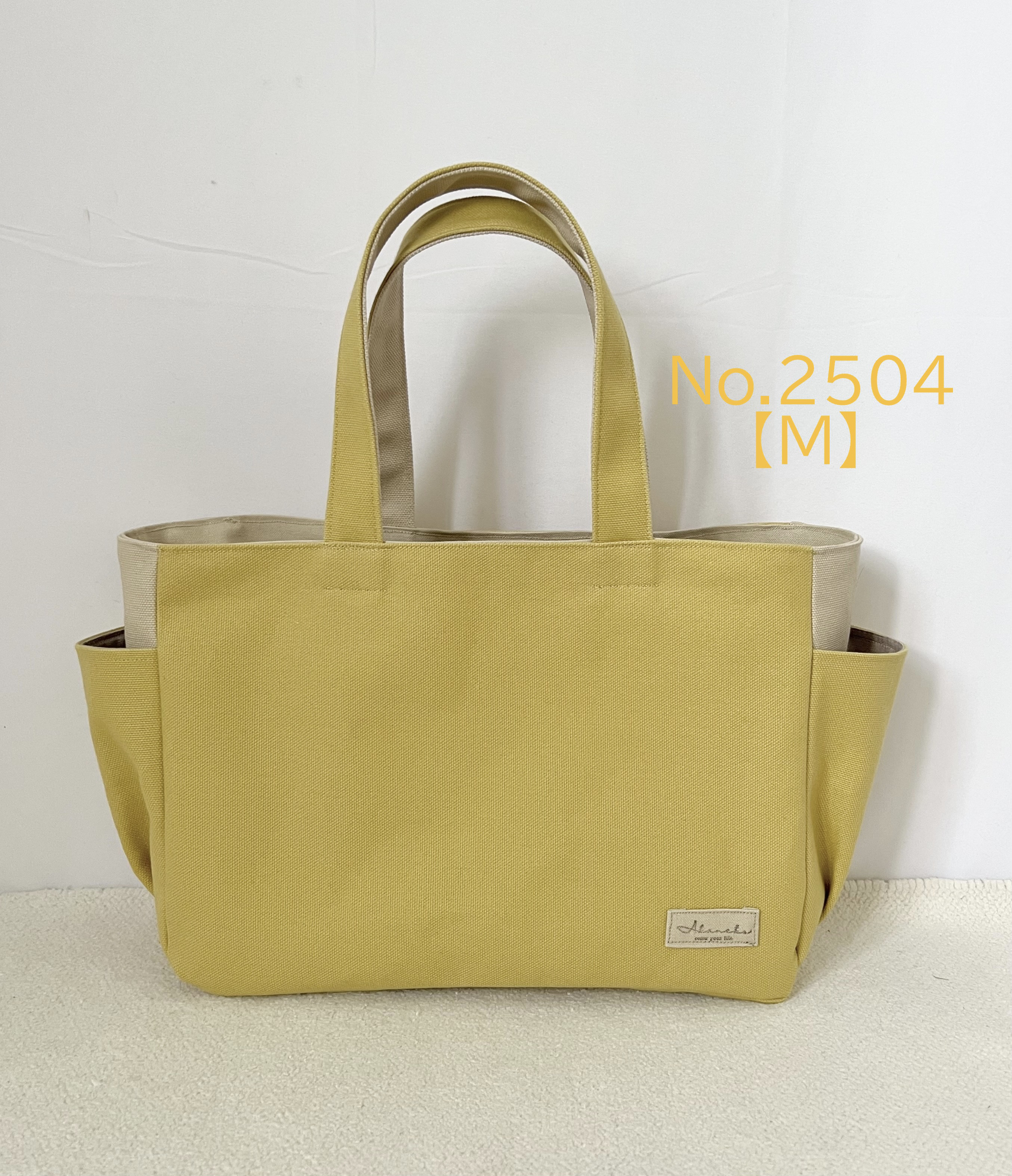 【Mサイズ】カラシ　手提げバッグ　akaneko サイドポケット付き　バッグ　A4収納　トートバッグ　山吹色