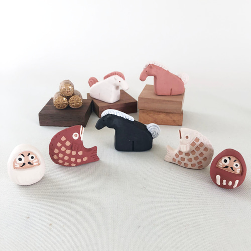 受注制作]ミニ干支 午（素焼き・黒陶の馬 置物） その他置物 okara.bo