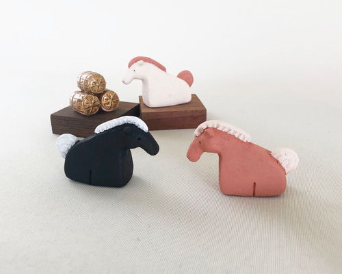 受注制作]ミニ干支 午（素焼き・黒陶の馬 置物） その他置物