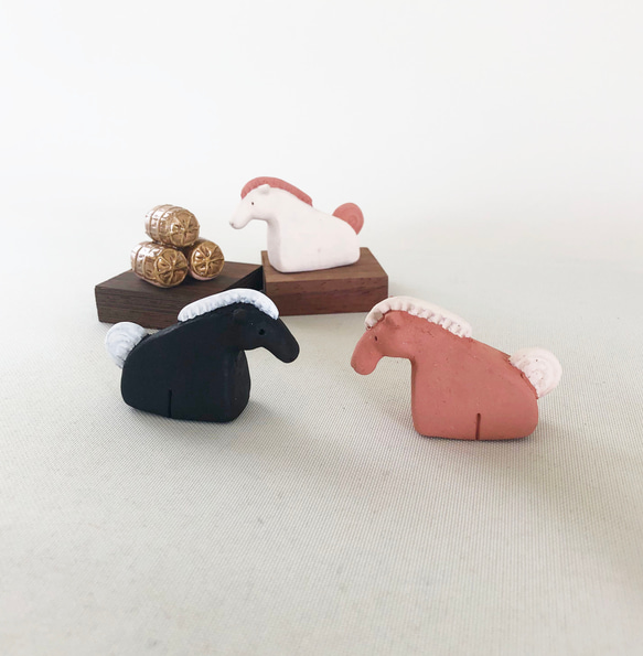 受注制作]ミニ干支 午（素焼き・黒陶の馬 置物） その他置物 okara.bo