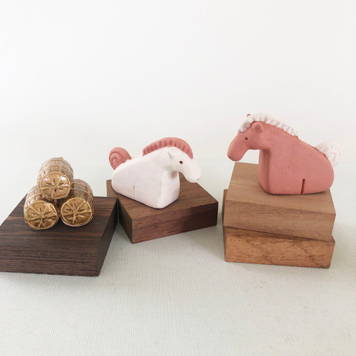 受注制作]ミニ干支 午（素焼き・黒陶の馬 置物） その他置物 okara.bo