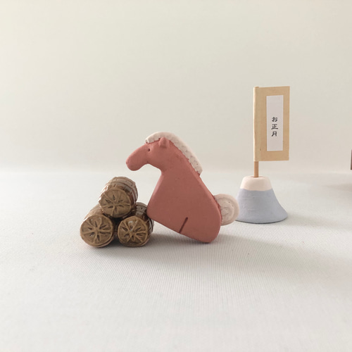 受注制作]ミニ干支 午（素焼き・黒陶の馬 置物） その他置物 okara.bo