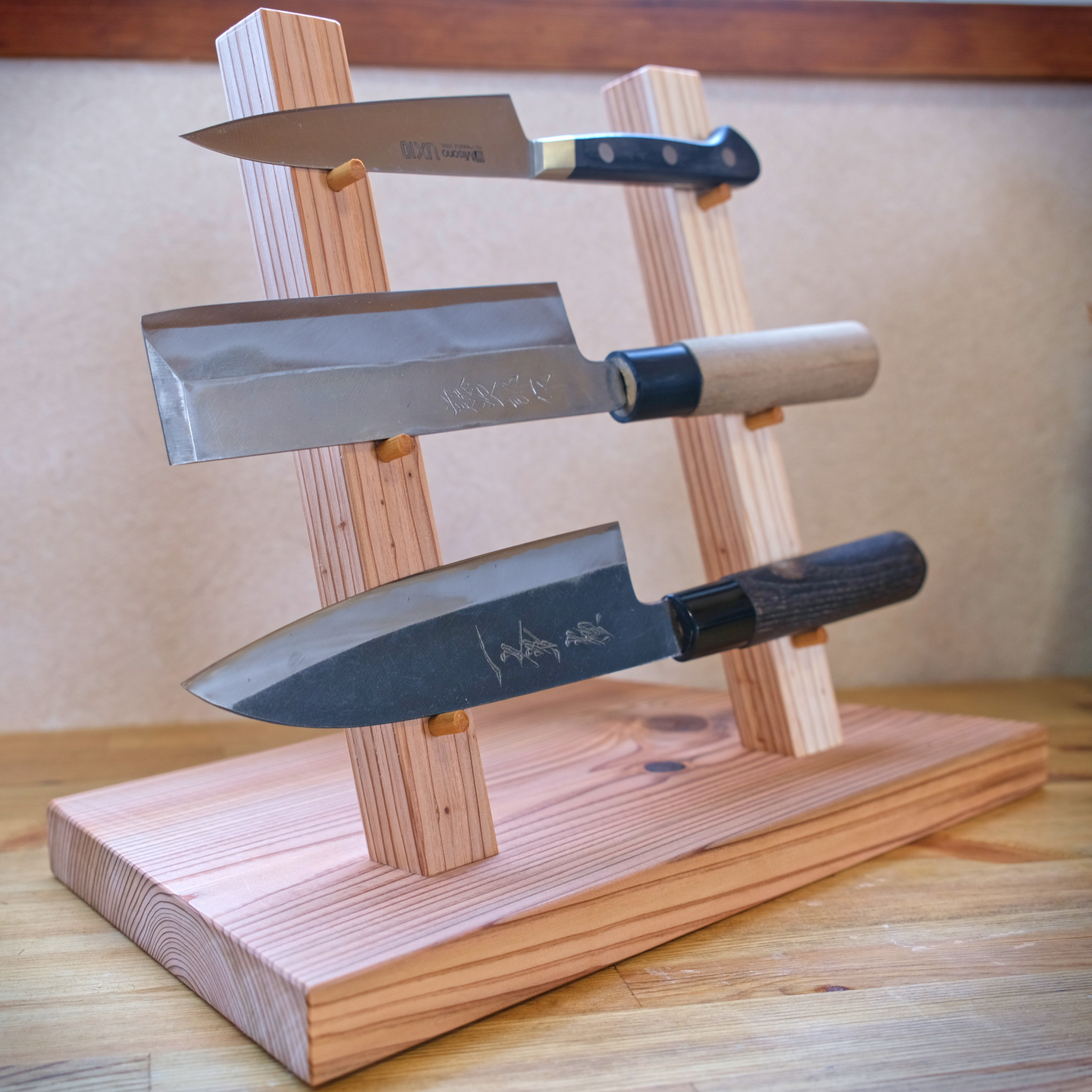 杉の包丁スタンド（マグネット式）No.2