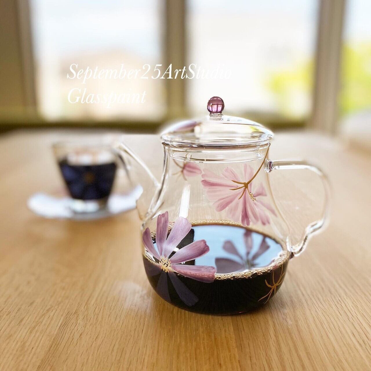 母の日ギフト【花咲く名入れティーカップ】チョコレートコスモス 耐熱ガラスのコーヒーカップ｜還暦祝い・誕生日