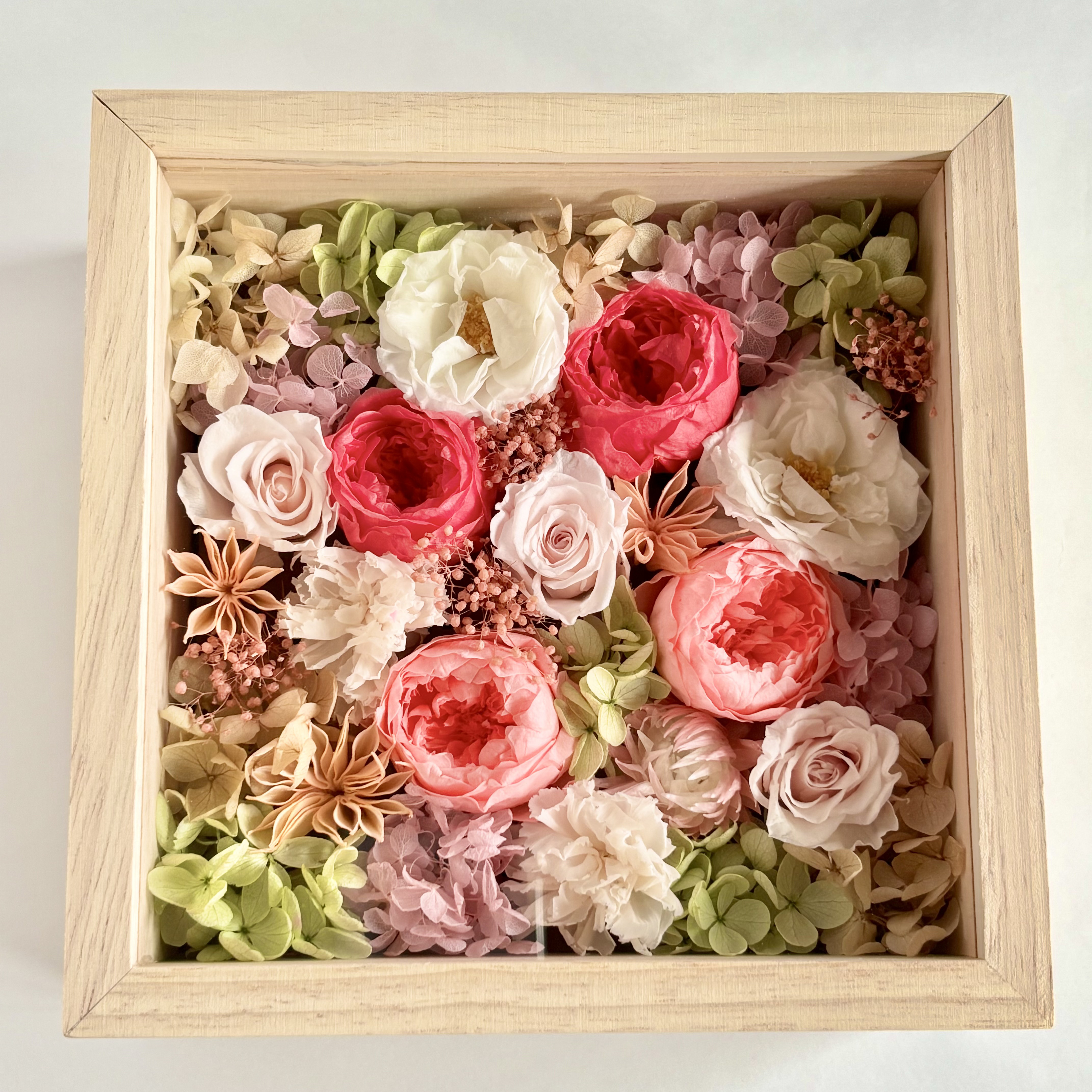 ボックスフレームのアレンジメント　プリザーブドフラワー　フラワーボックス　ピンク　お祝い　母の日　敬老の日　誕生日