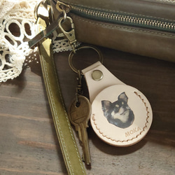 《特集掲載》【名入れ】“うちの子” オーダーメイドキーホルダー☆生成りヌメ革 【お守りポケット付】 13枚目の画像