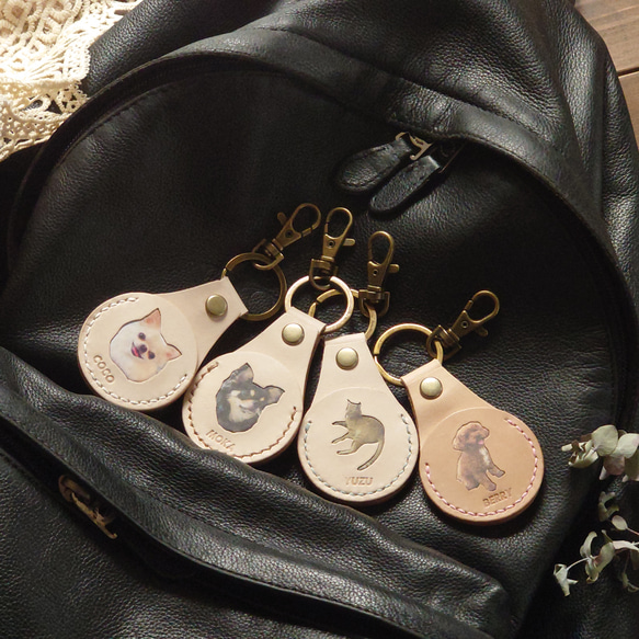 《特集掲載》【名入れ】“うちの子” オーダーメイドキーホルダー☆生成りヌメ革 【お守りポケット付】 15枚目の画像