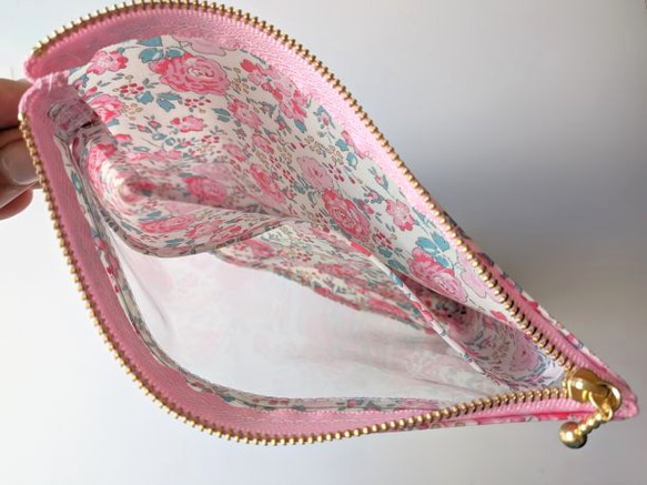 仕切り付きM-3　クリアポーチ 　フェリシテ　リバティ　ラミネート　♡密集した丸みのあるふっくらとした花柄が印象な柄 5枚目の画像
