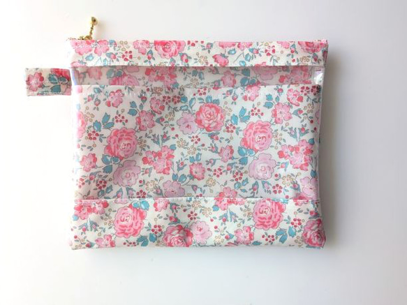 仕切り付きM-3　クリアポーチ 　フェリシテ　リバティ　ラミネート　♡密集した丸みのあるふっくらとした花柄が印象な柄 1枚目の画像