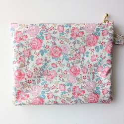 仕切り付きM-3　クリアポーチ 　フェリシテ　リバティ　ラミネート　♡密集した丸みのあるふっくらとした花柄が印象な柄 2枚目の画像