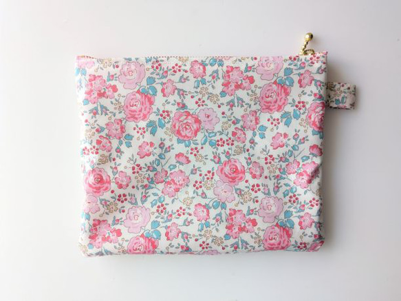 仕切り付きM-3　クリアポーチ 　フェリシテ　リバティ　ラミネート　♡密集した丸みのあるふっくらとした花柄が印象な柄 2枚目の画像