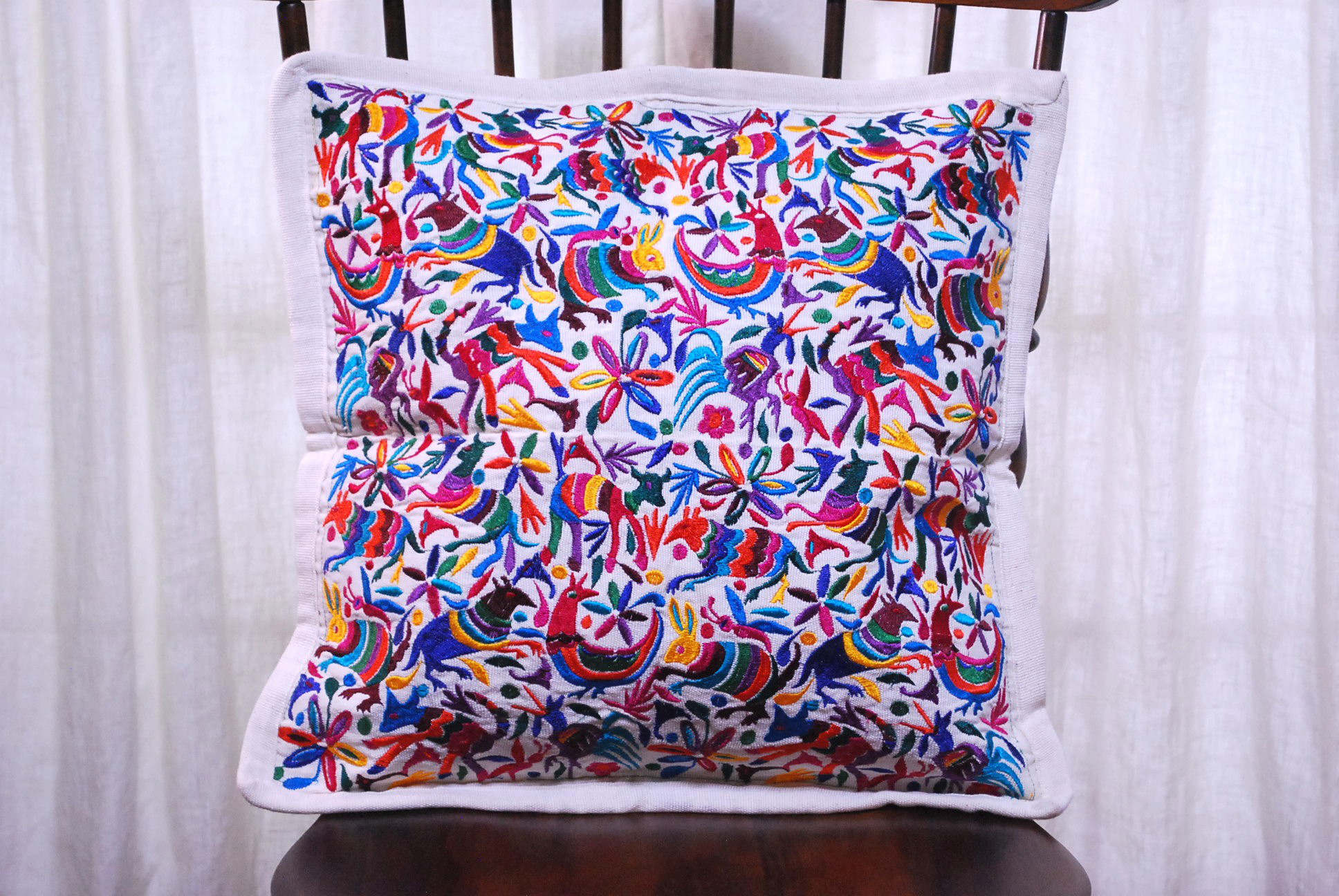 メキシコ　ミシン刺繍 クッションカバー　カラフル