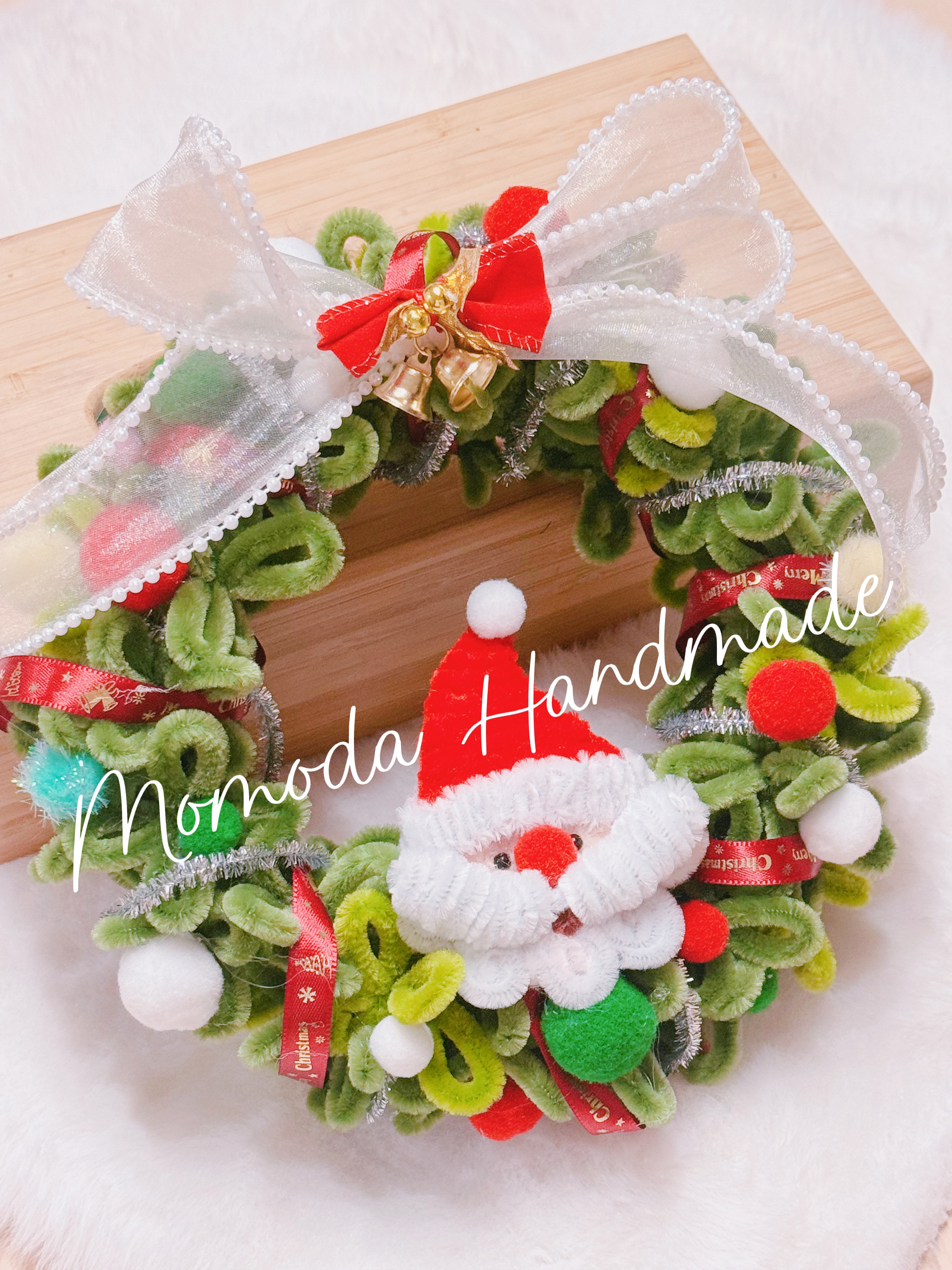 ♪♪クリスマスリースです❗ モールフラワー サンタクロースのクリスマスリース キラキラ